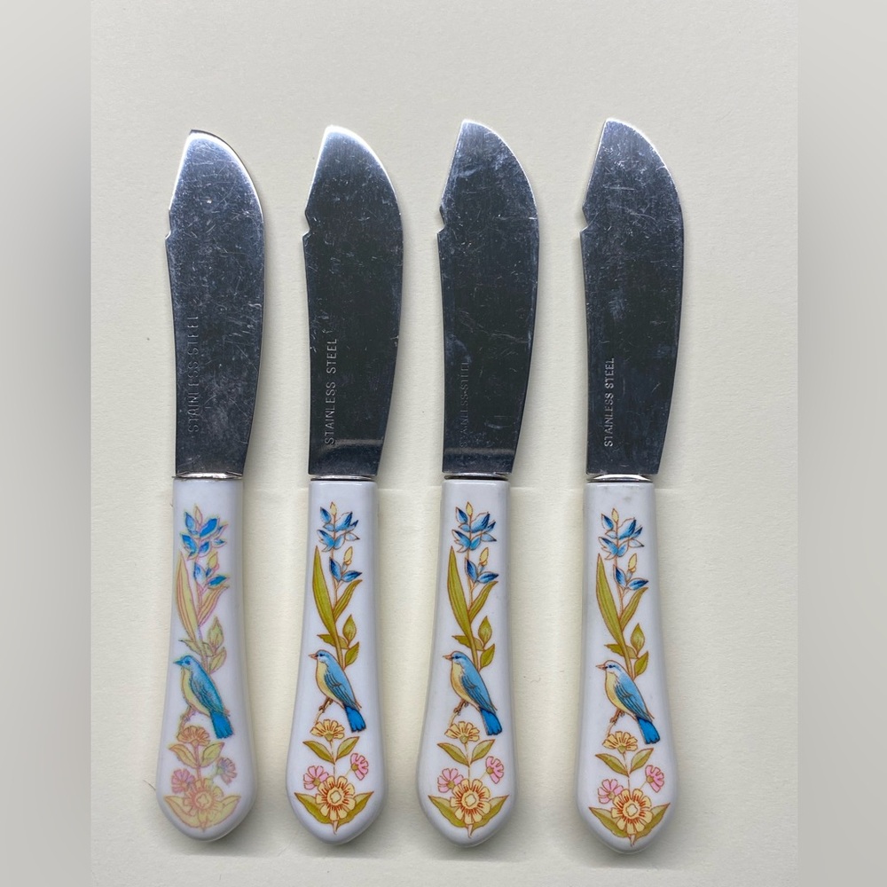 4pc cheese knives/ spreaders with adorable bluebirds on them.